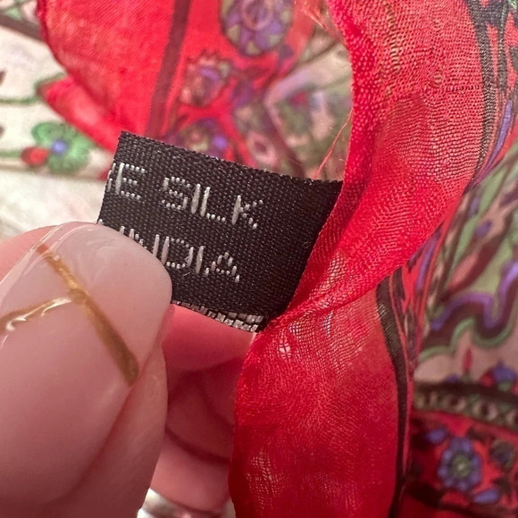 Floral silk scarf from India - Picture 4 of 9